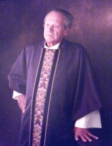 A person in a robe

Description automatically generated