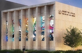 A building with stained glass windows

Description automatically generated