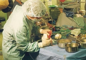 A doctor working in a surgery room

AI-generated content may be incorrect.