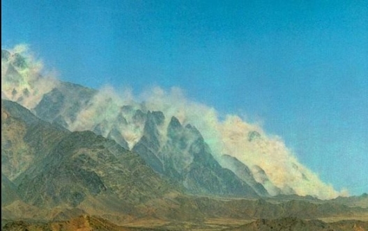 A mountain with smoke coming out of it

Description automatically generated