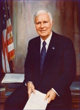 A person in a suit and tie

Description automatically generated