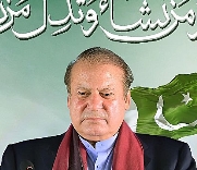 A person in a suit

Description automatically generated